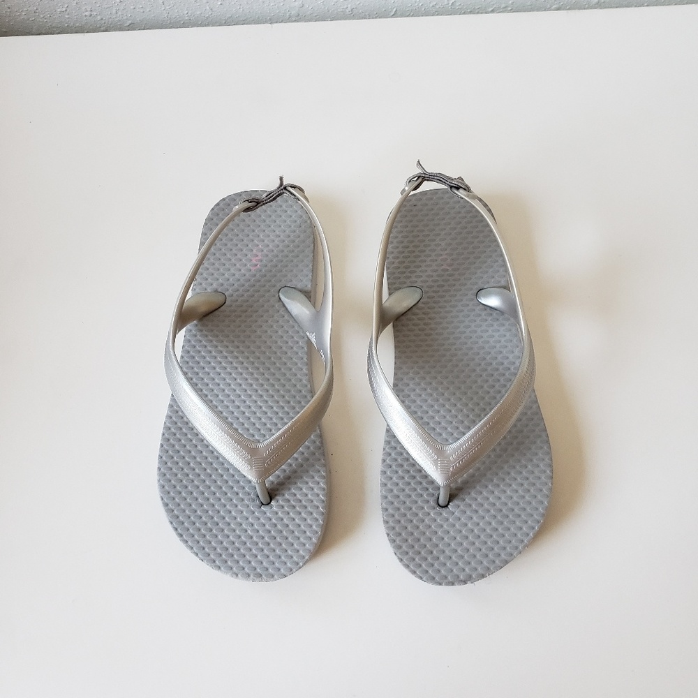 Girl's flip flops
